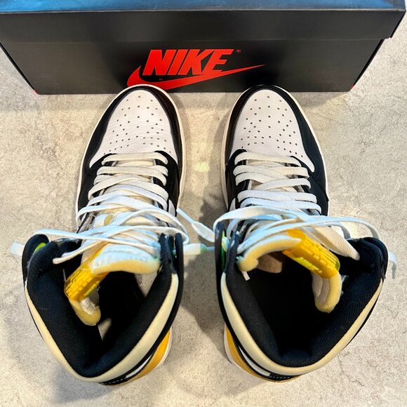 Size 10 - Jordan 1 Retro High OG Volt, 555088 118 -Preowned Good Conition w/ Box - Picture 6 of 10